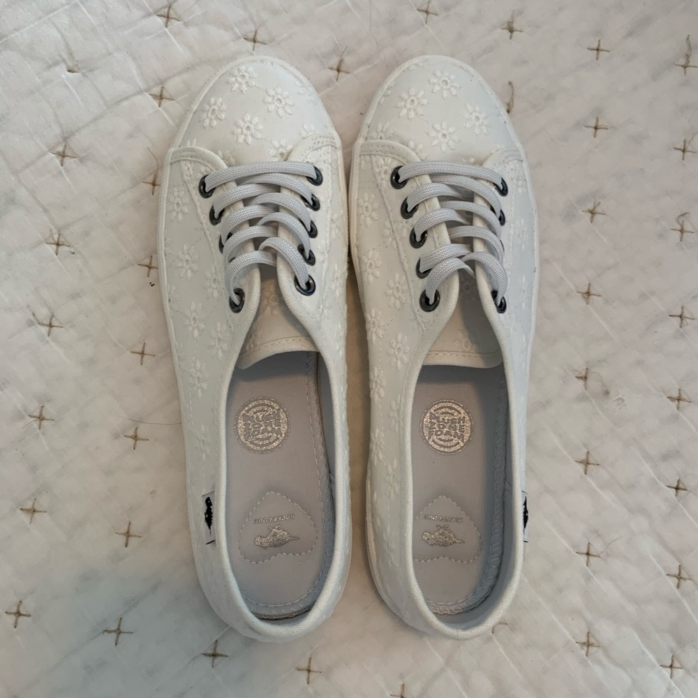 Rocket Dog lace sneakers. New.